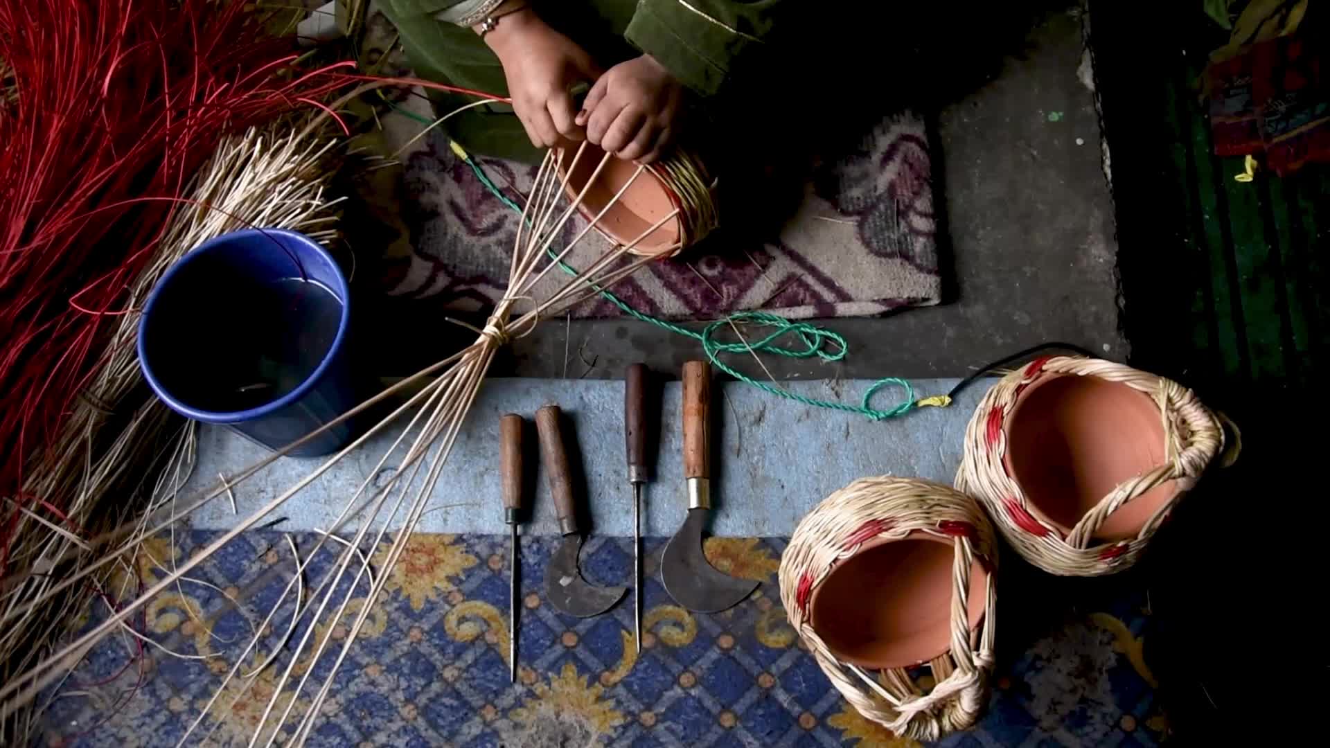 Making of Kangri in Budgam, Kashmir, India