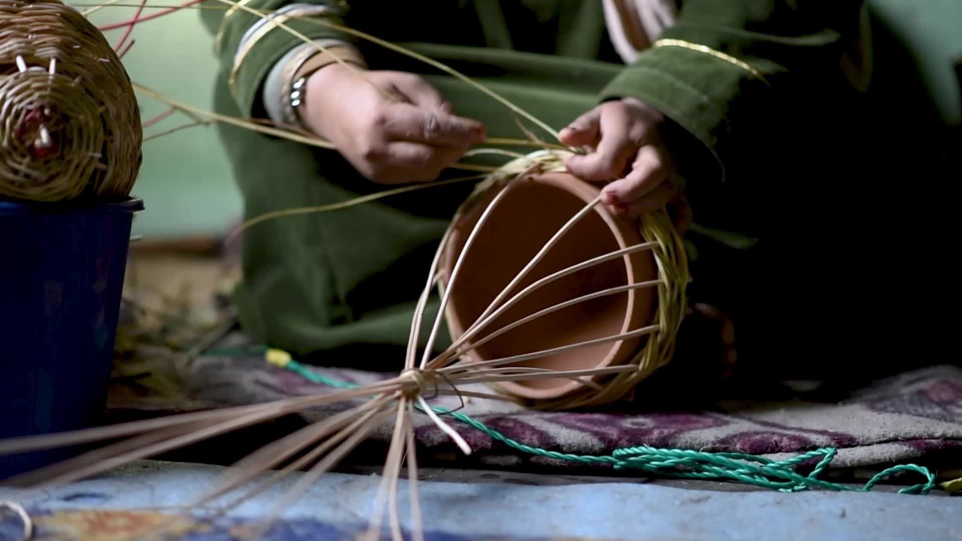 Making of Kangri in Budgam, Kashmir, India