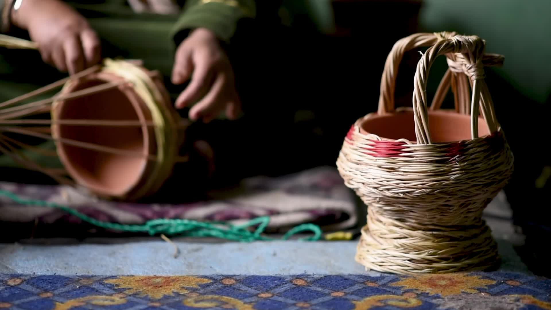 Making of Kangri in Budgam, Kashmir, India