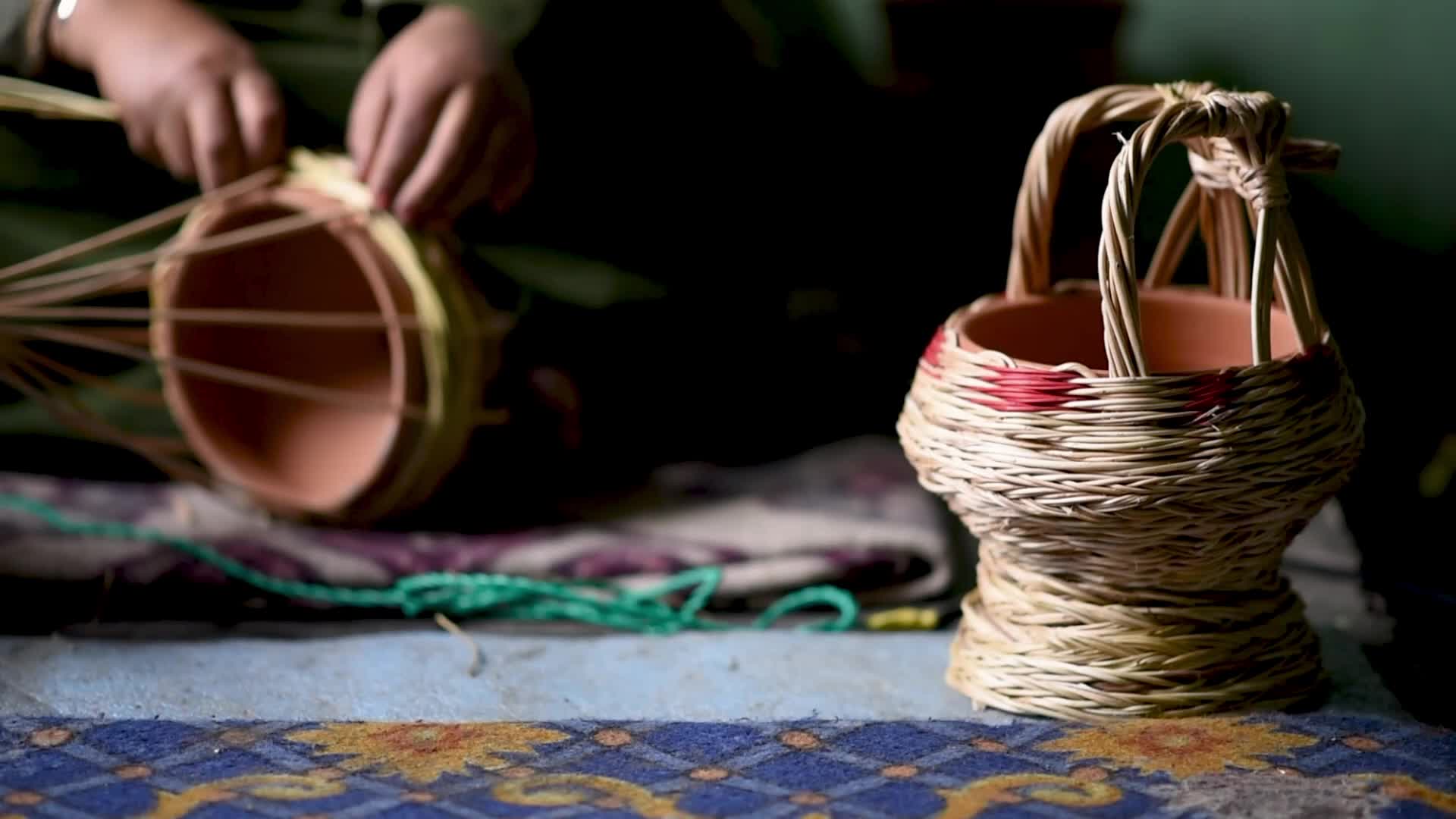 Making of Kangri in Budgam, Kashmir, India