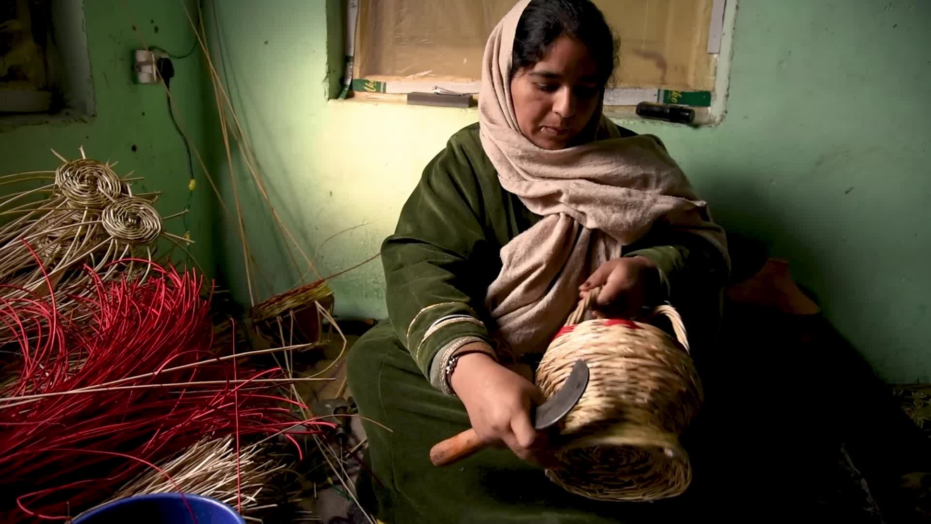 Making of Kangri in Budgam, Kashmir, India