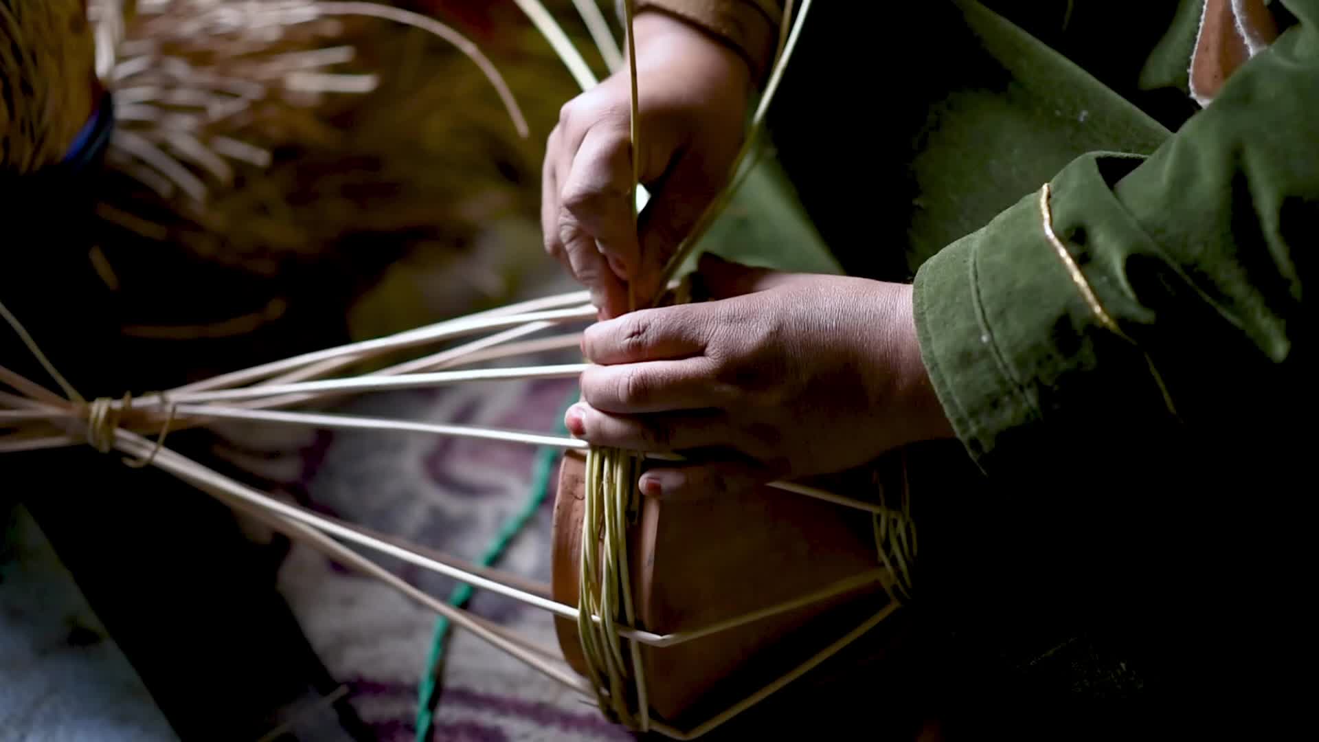 Making of Kangri in Budgam, Kashmir, India