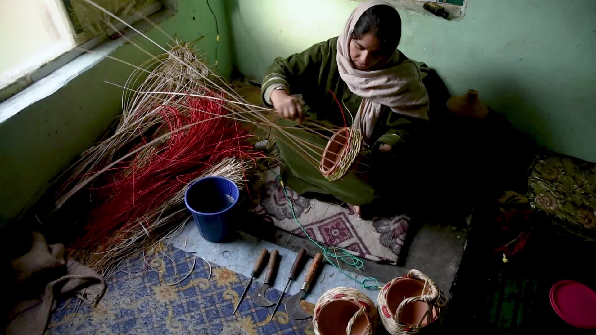 Making of Kangri in Budgam, Kashmir, India