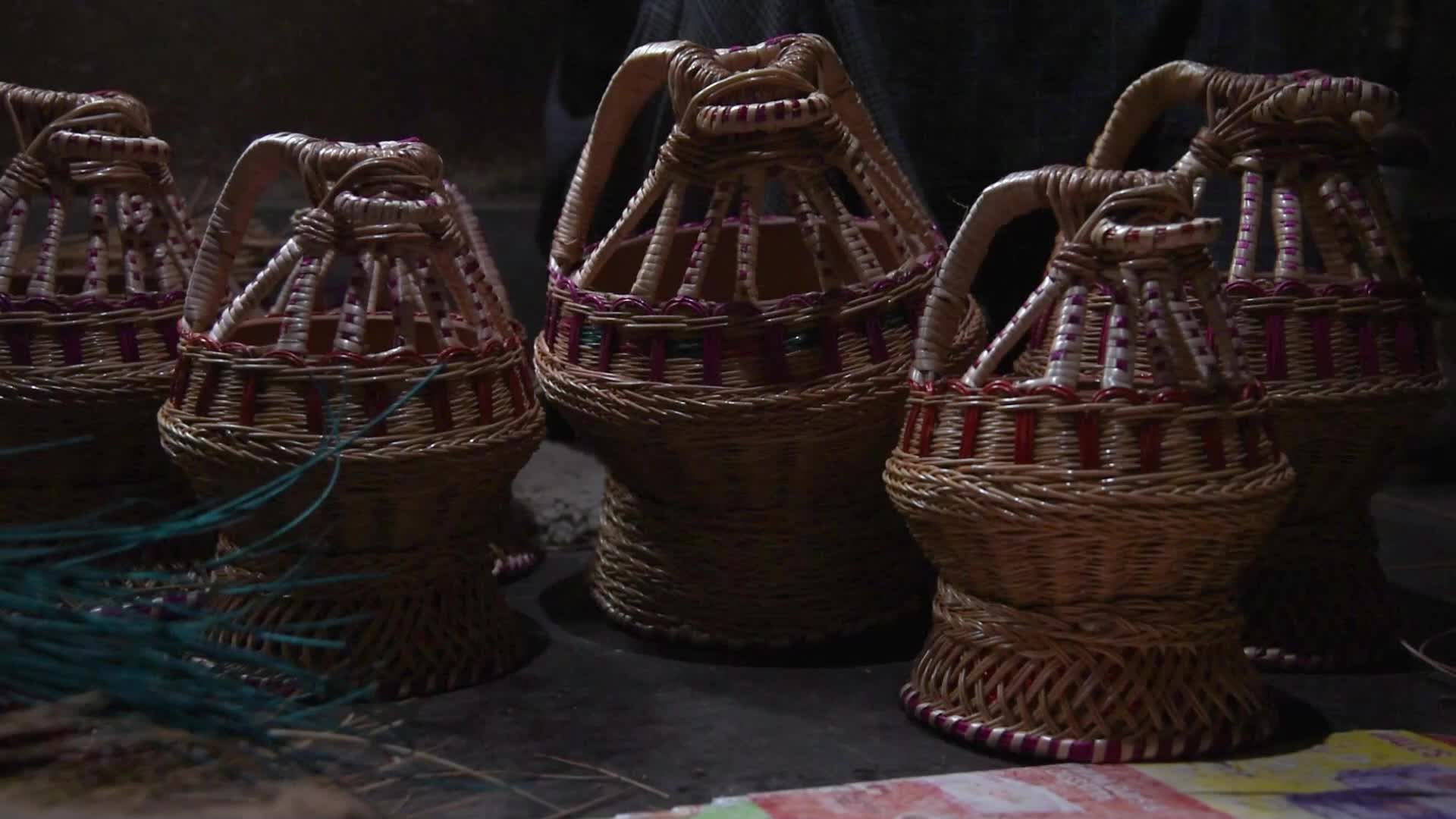 Making of Kangri in Budgam, Kashmir, India