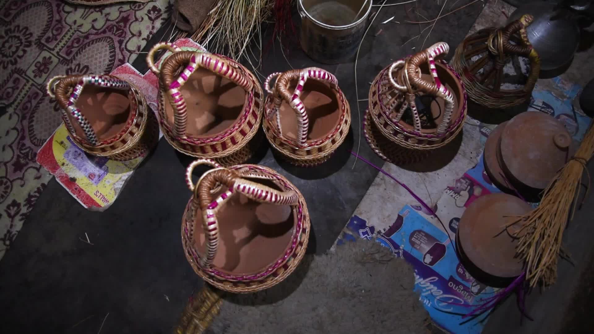 Making of Kangri in Budgam, Kashmir, India