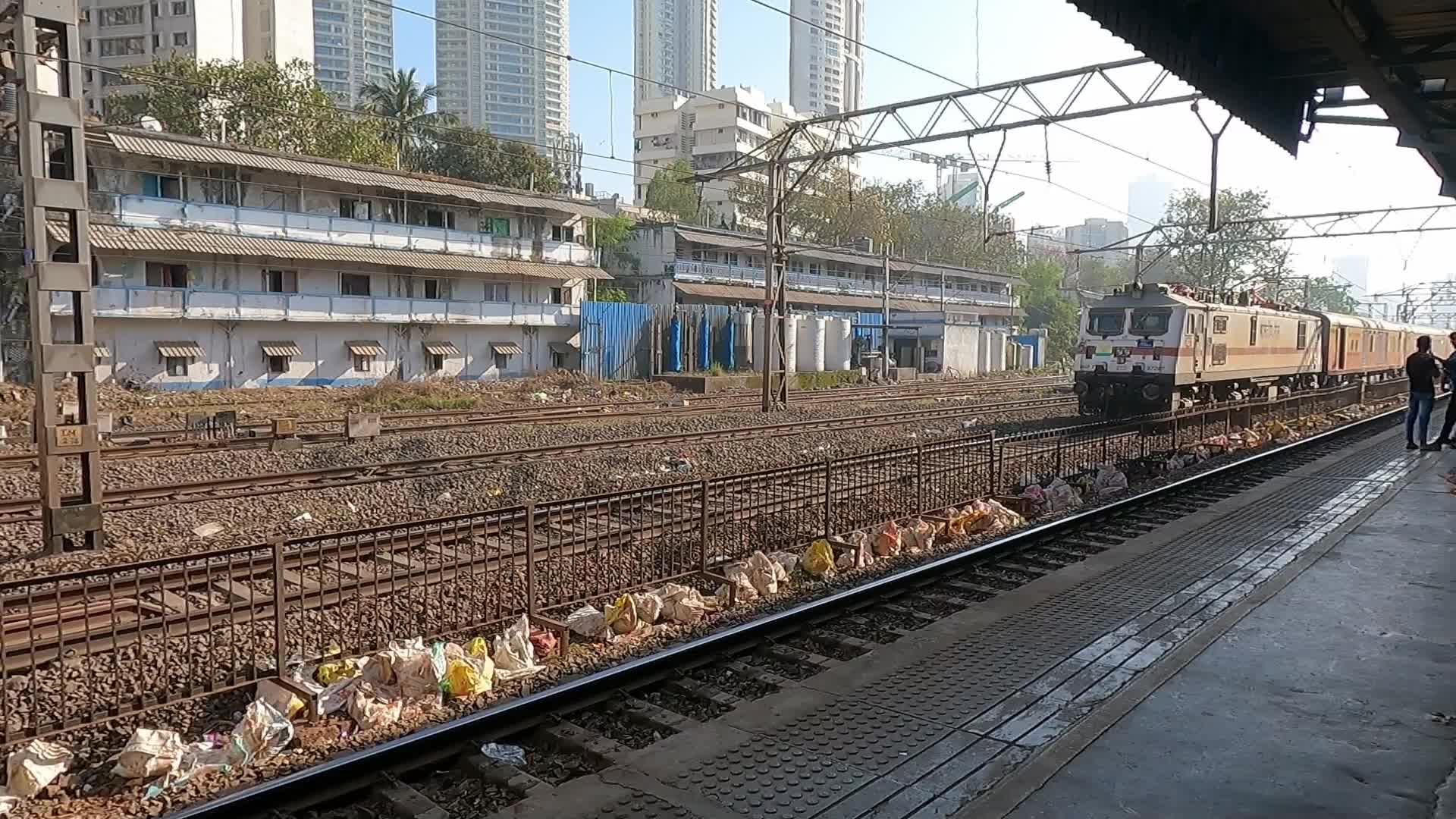 Daily Life In Mumbai 