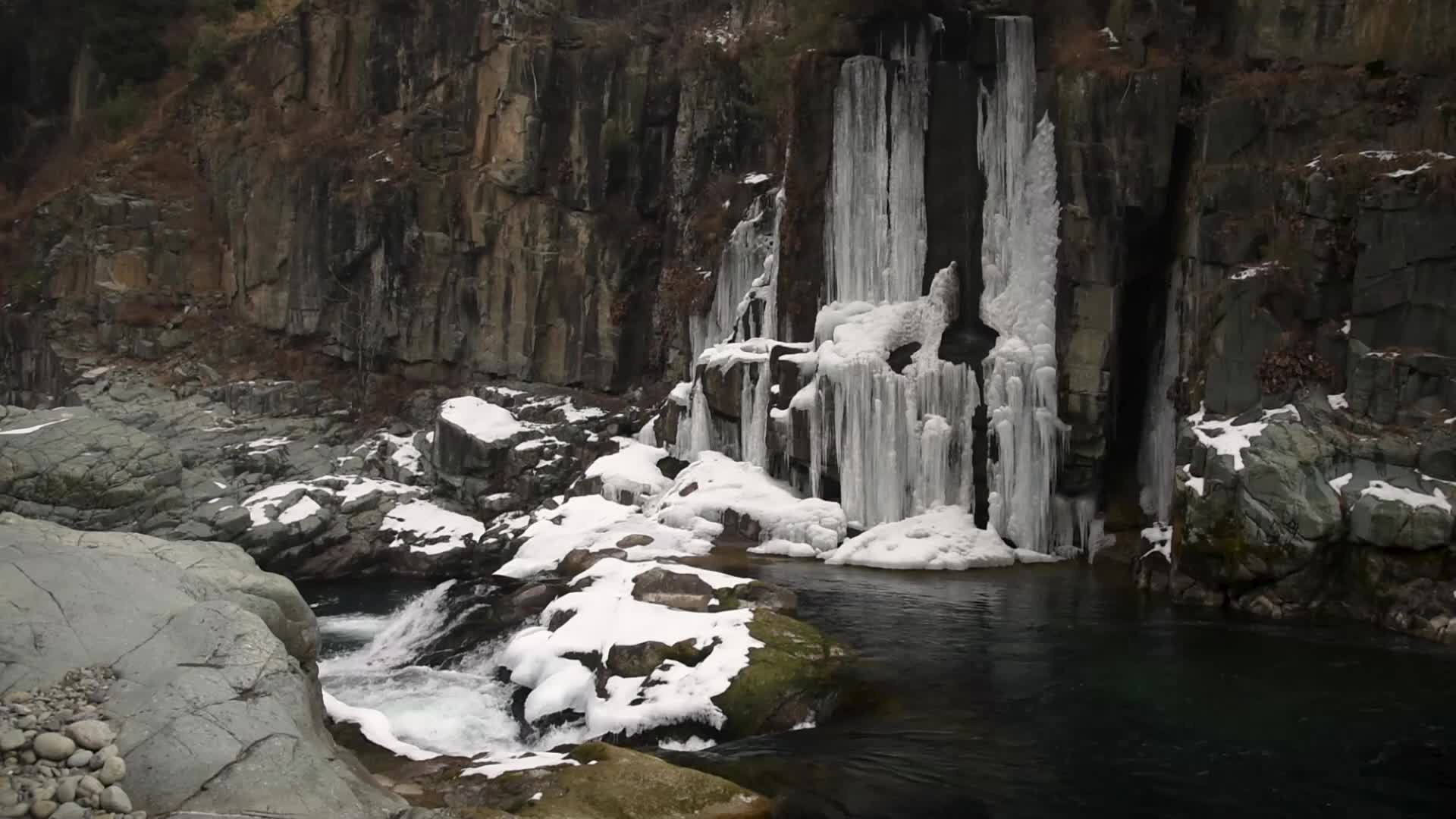 Aharbal waterfall in Kashmir, India