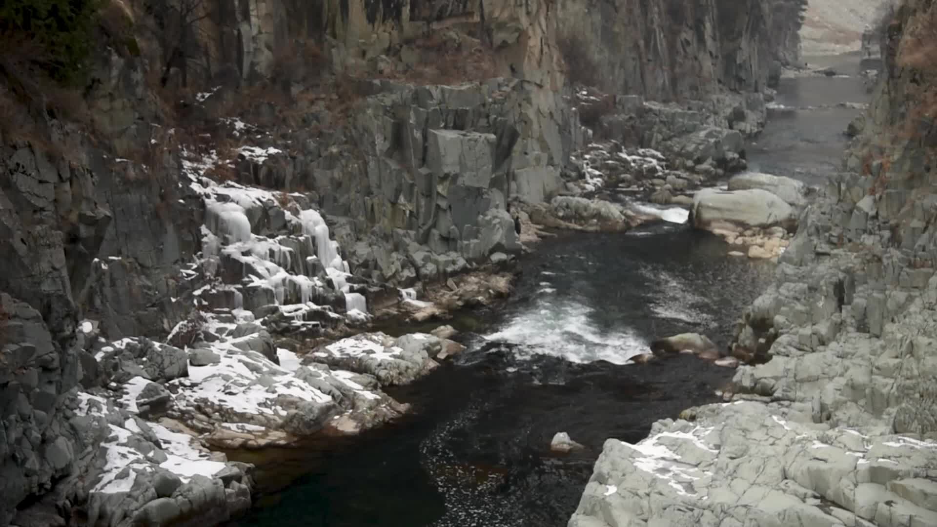 Aharbal waterfall in Kashmir, India