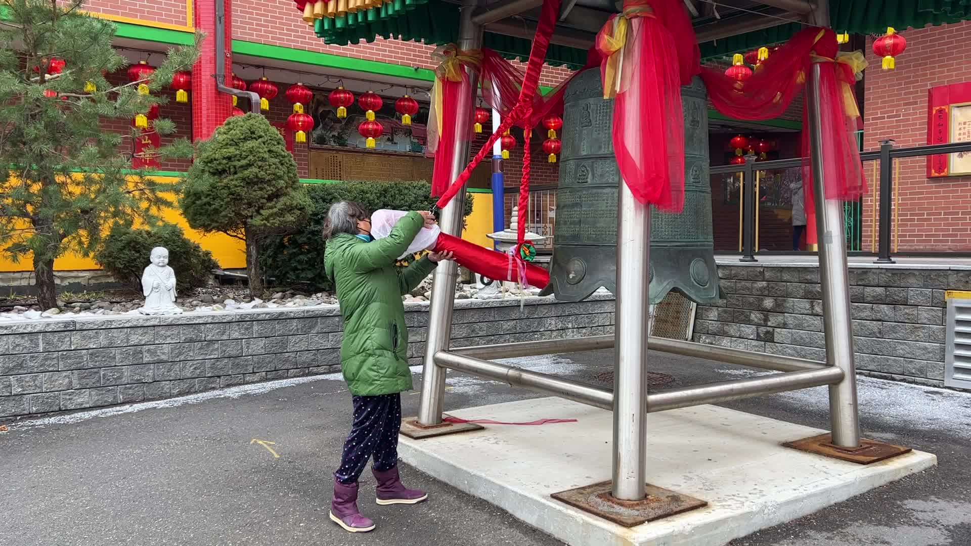 Chinese Buddhists offer prayers on the eve of the Lunar New Year