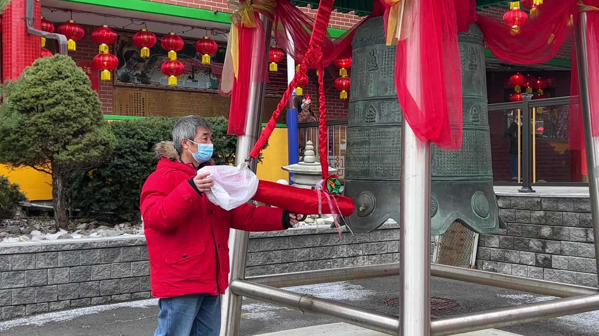 Chinese Buddhists offer prayers on the eve of the Lunar New Year