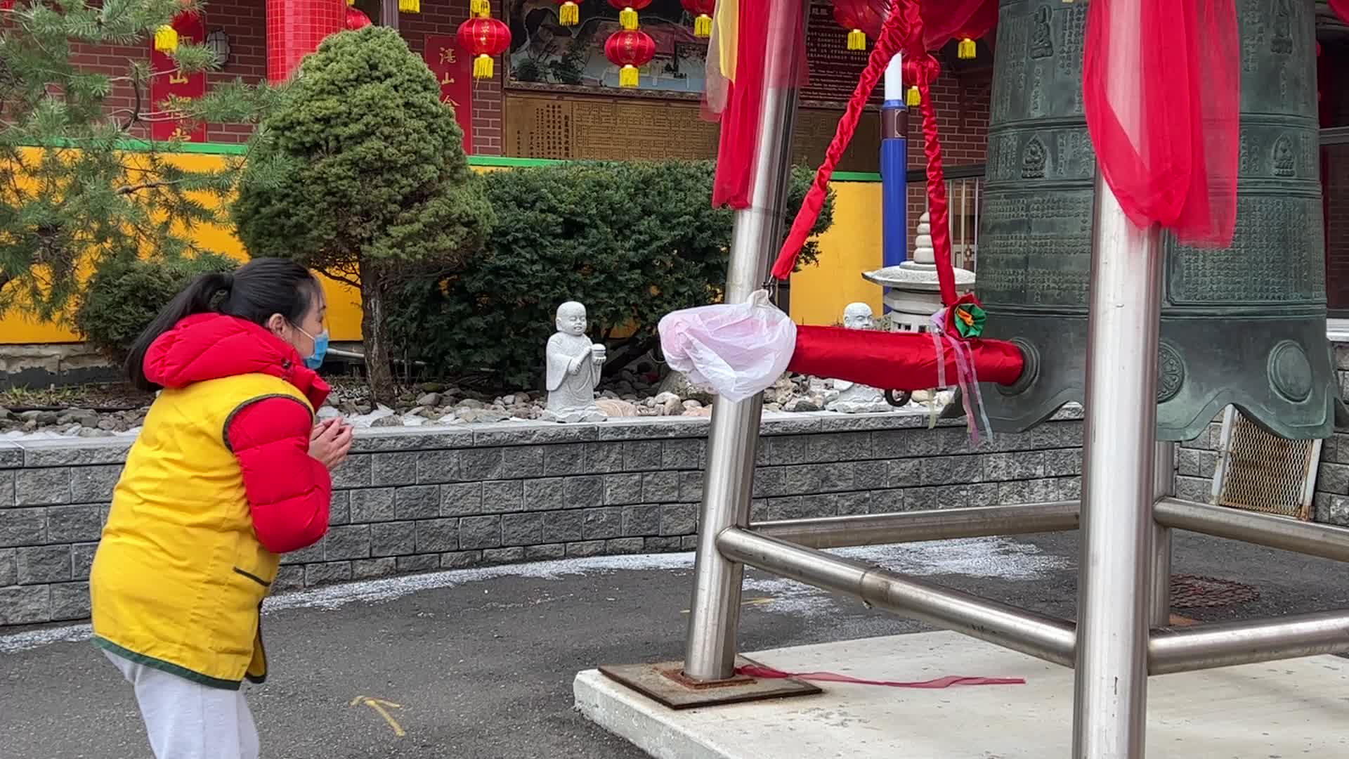 Chinese Buddhists offer prayers on the eve of the Lunar New Year