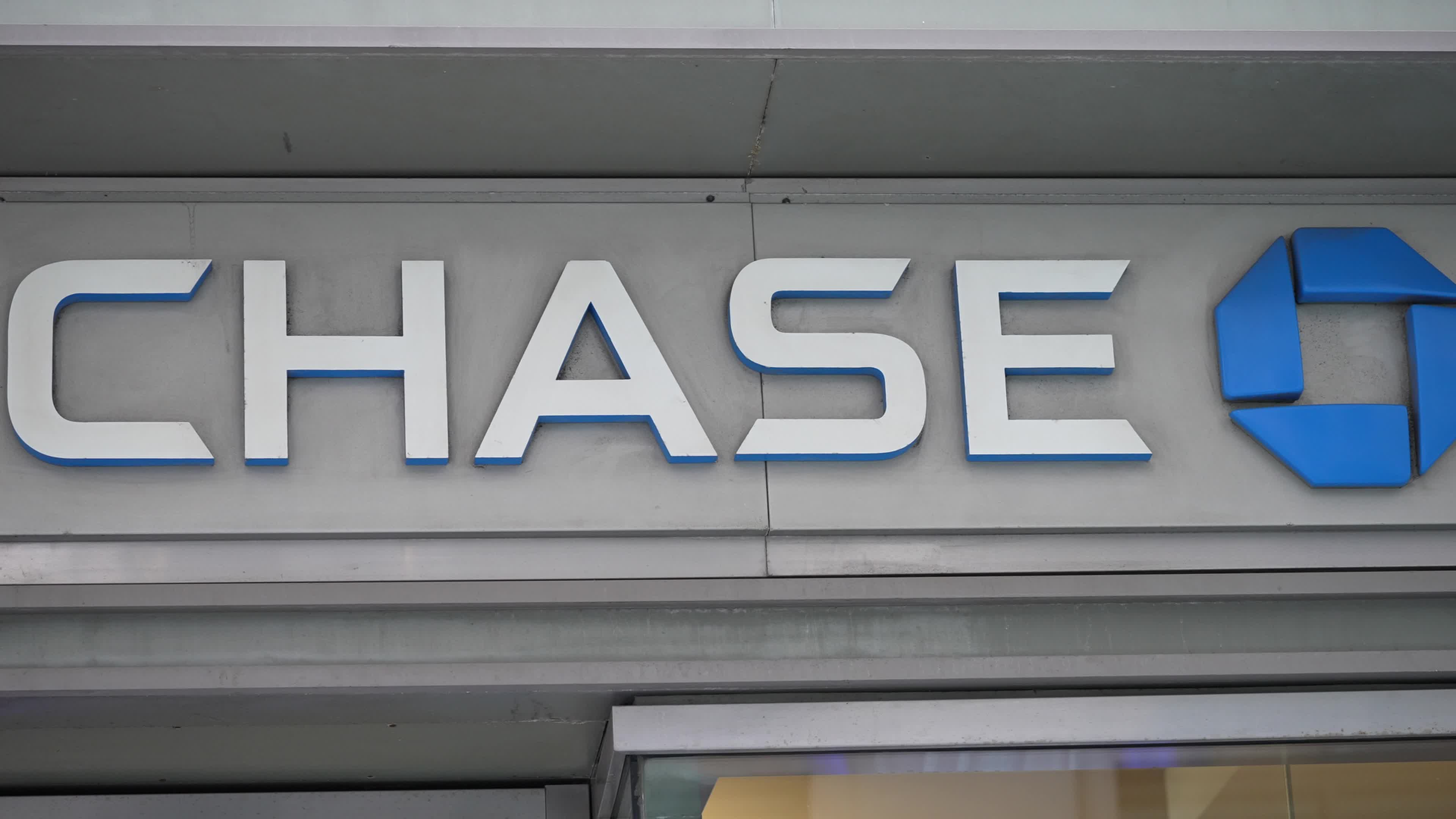 Chase Closes Some New York ATMs Early
