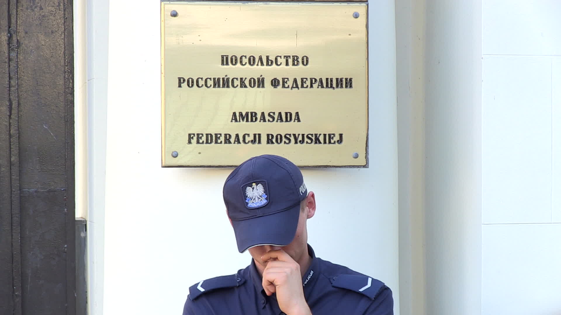Demonstration against detention of Khachaturyan sisters in front of Russian embassy