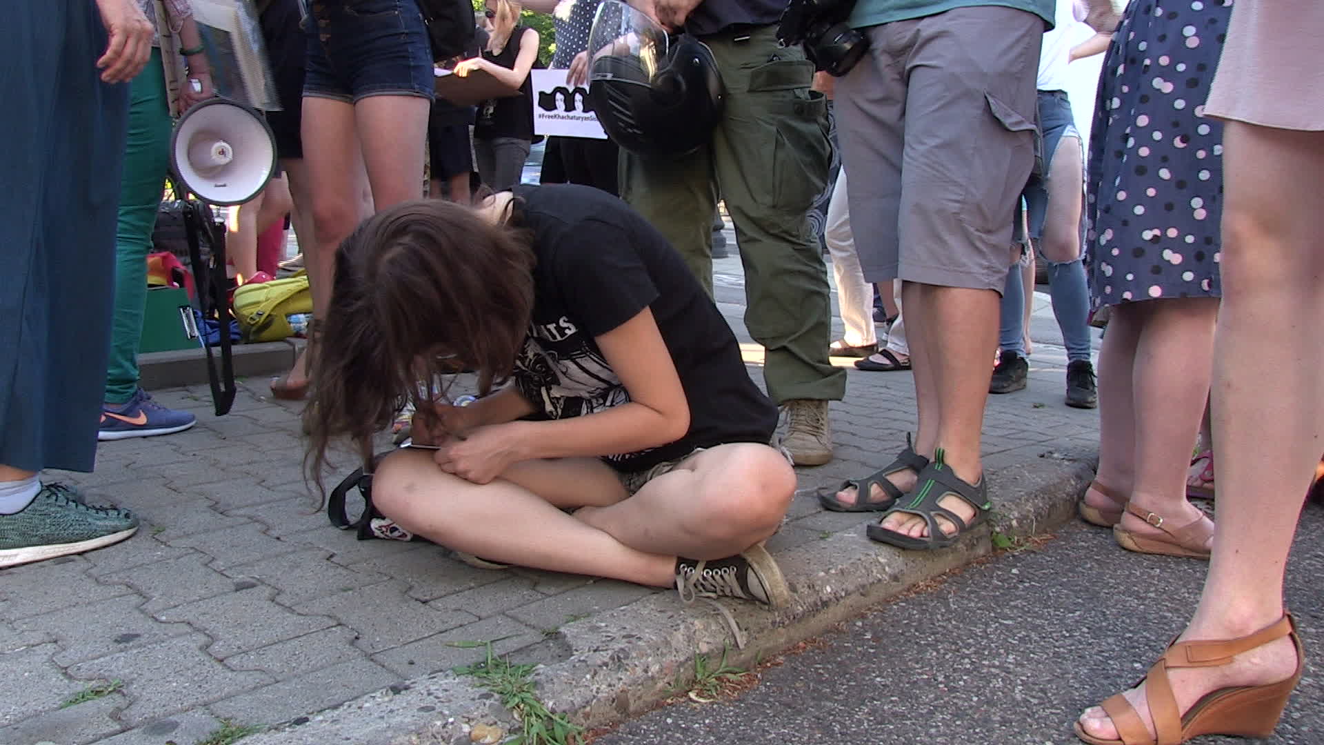 Demonstration against detention of Khachaturyan sisters in front of Russian embassy