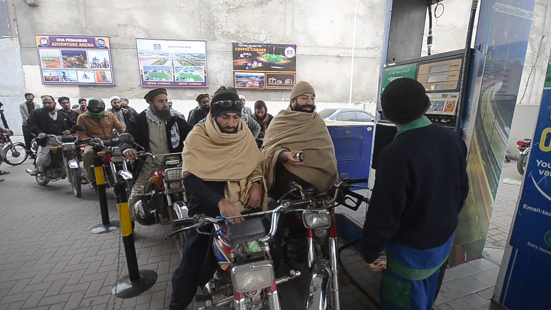 Dar announces 35-rupee hike in petrol price in Pakistan
