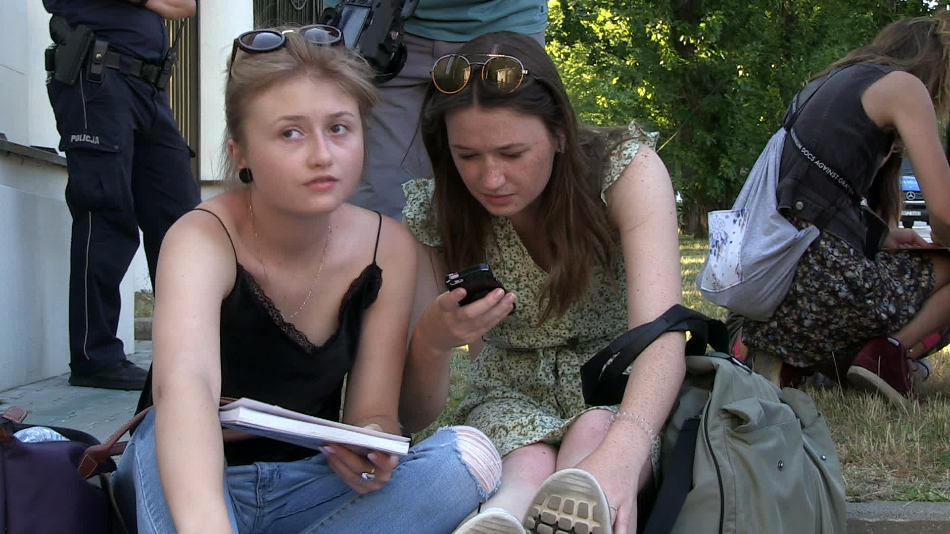 Demonstration against detention of Khachaturyan sisters in front of Russian embassy