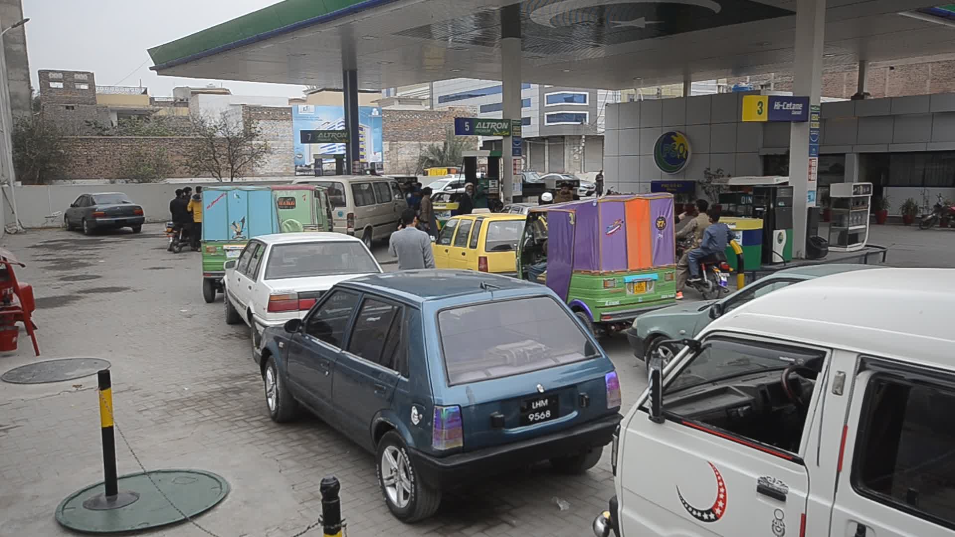 Dar announces 35-rupee hike in petrol price in Pakistan
