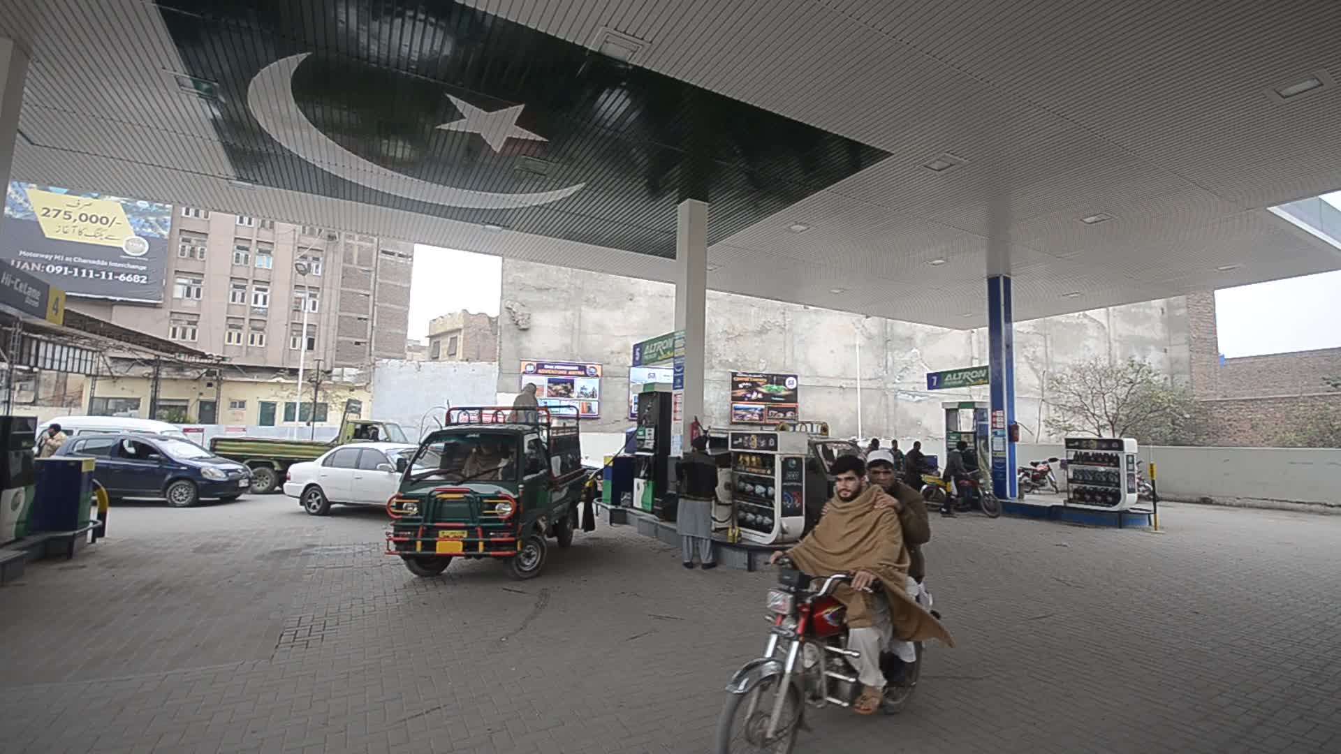 Dar announces 35-rupee hike in petrol price in Pakistan
