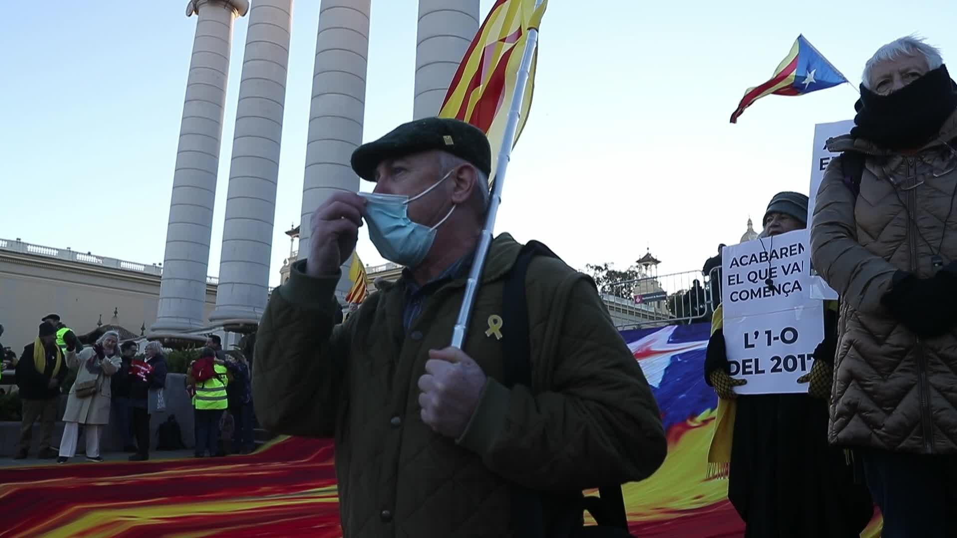 Catalan pro-independence demonstration against the Spanish-French meeting in Barcelona