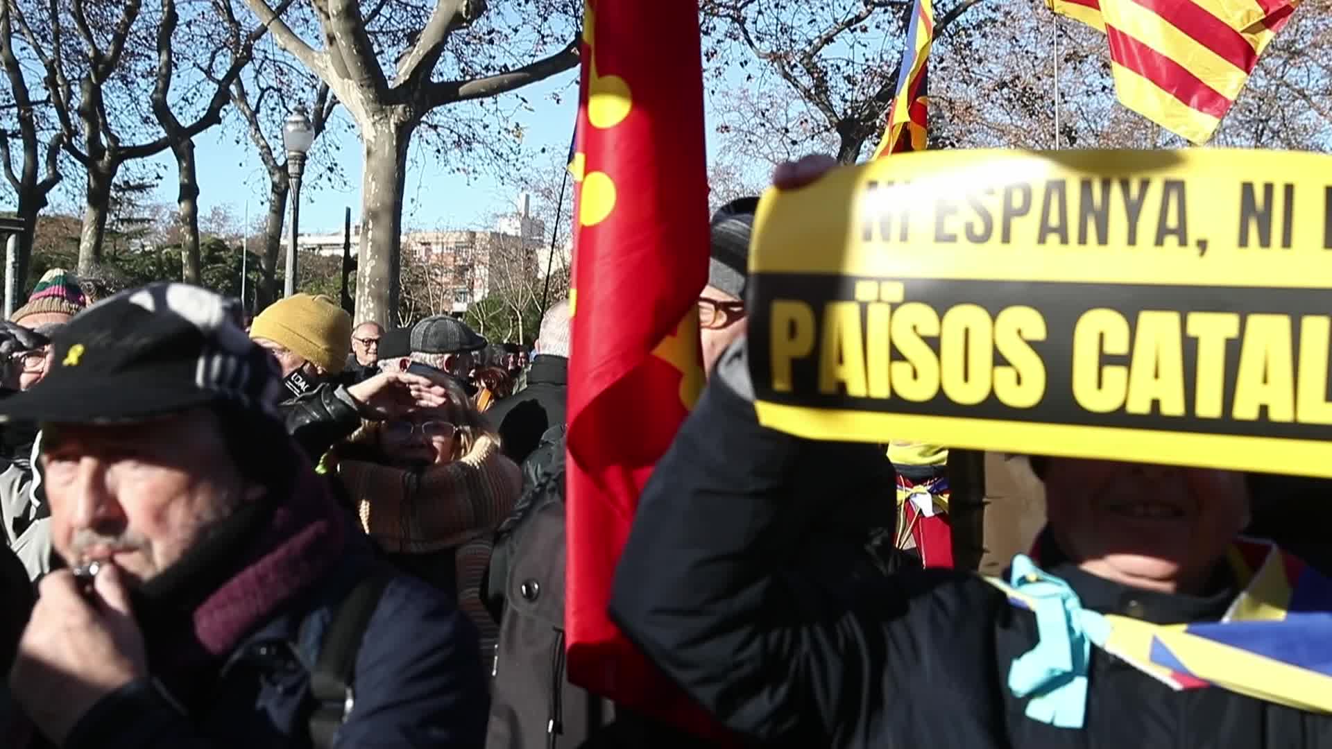Catalan pro-independence demonstration against the Spanish-French meeting in Barcelona