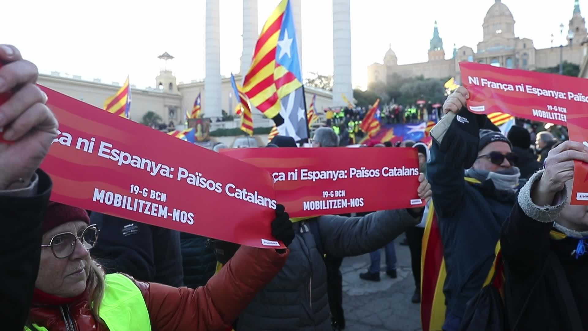 Catalan pro-independence demonstration against the Spanish-French meeting in Barcelona