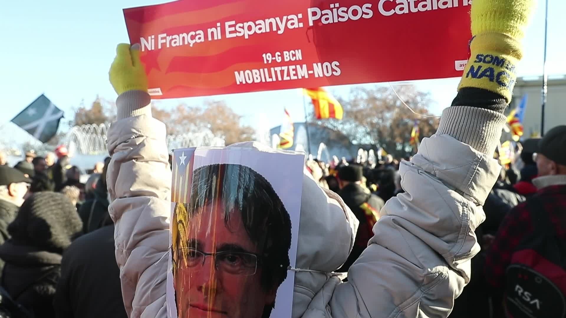 Catalan pro-independence demonstration against the Spanish-French meeting in Barcelona