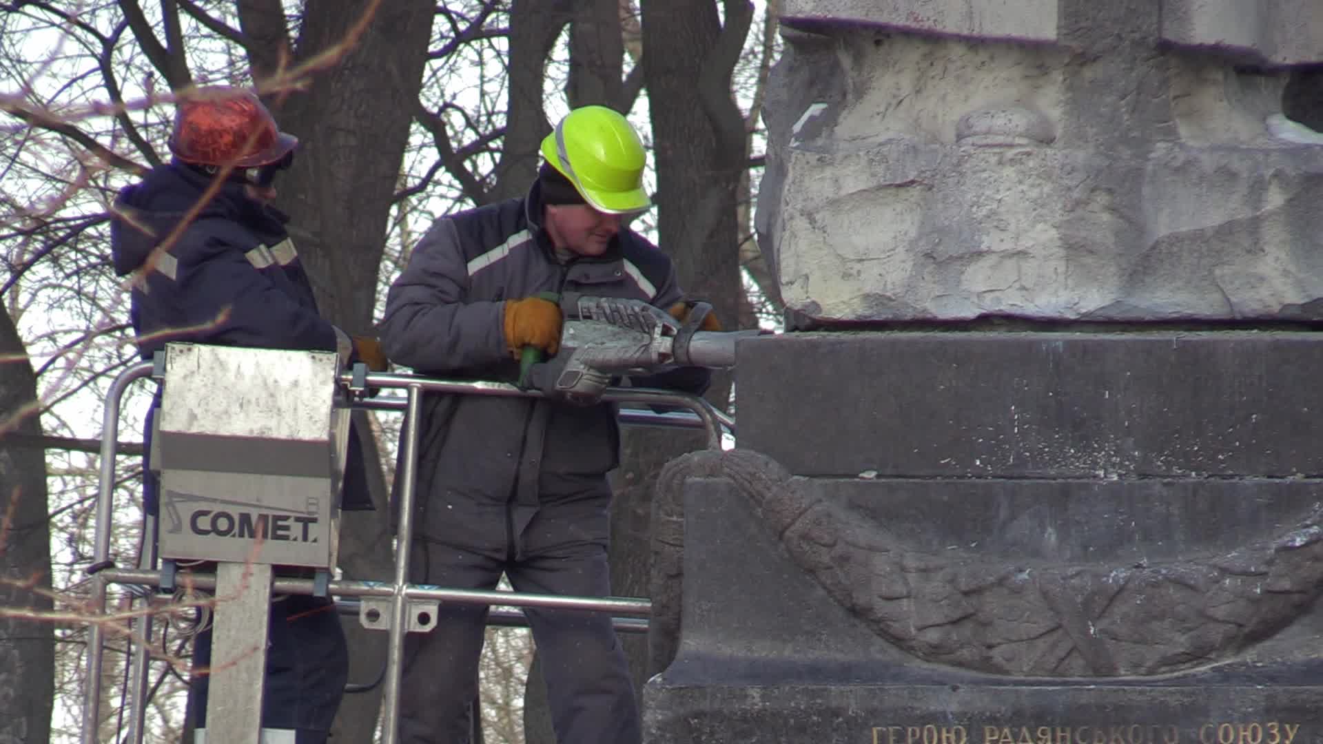 A monument to Soviet Army General Nikolai Vatutin was dismantled in Kyiv, amid Russia's invasion of Ukraine.
