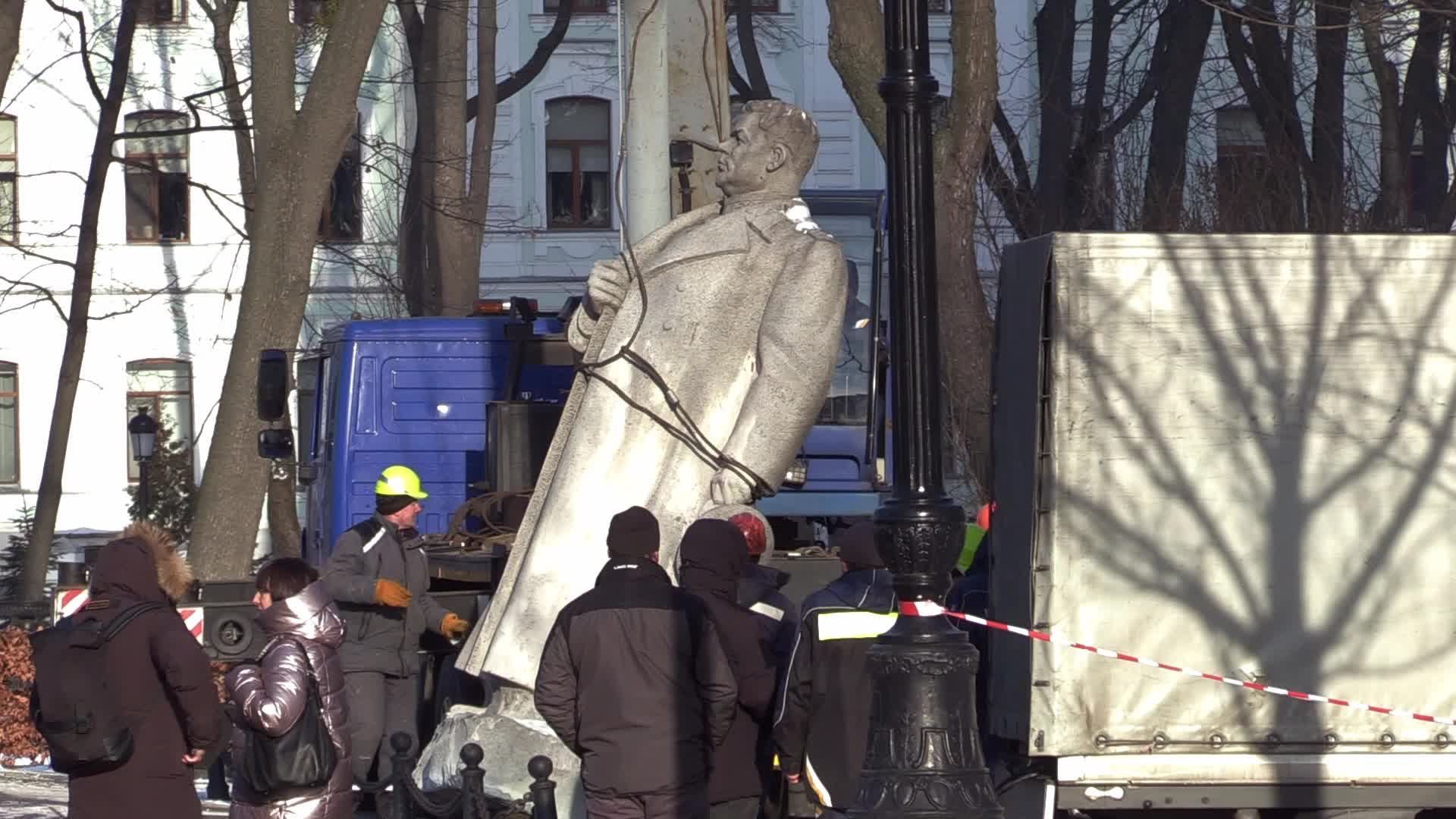 A monument to Soviet Army General Nikolai Vatutin was dismantled in Kyiv, amid Russia's invasion of Ukraine.