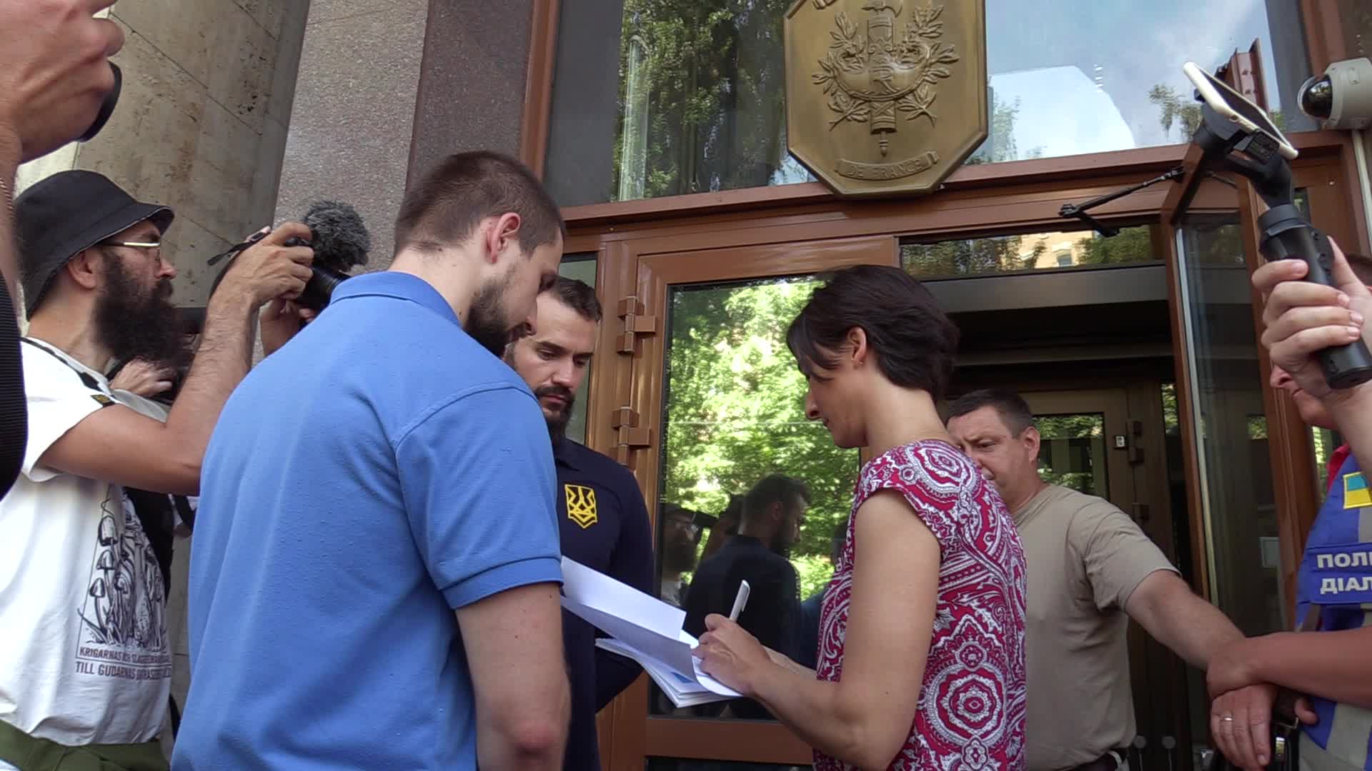 Protest against Russia's return to the Parliamentary Assembly of the Council of Europe outside the embassy of France in Kiev