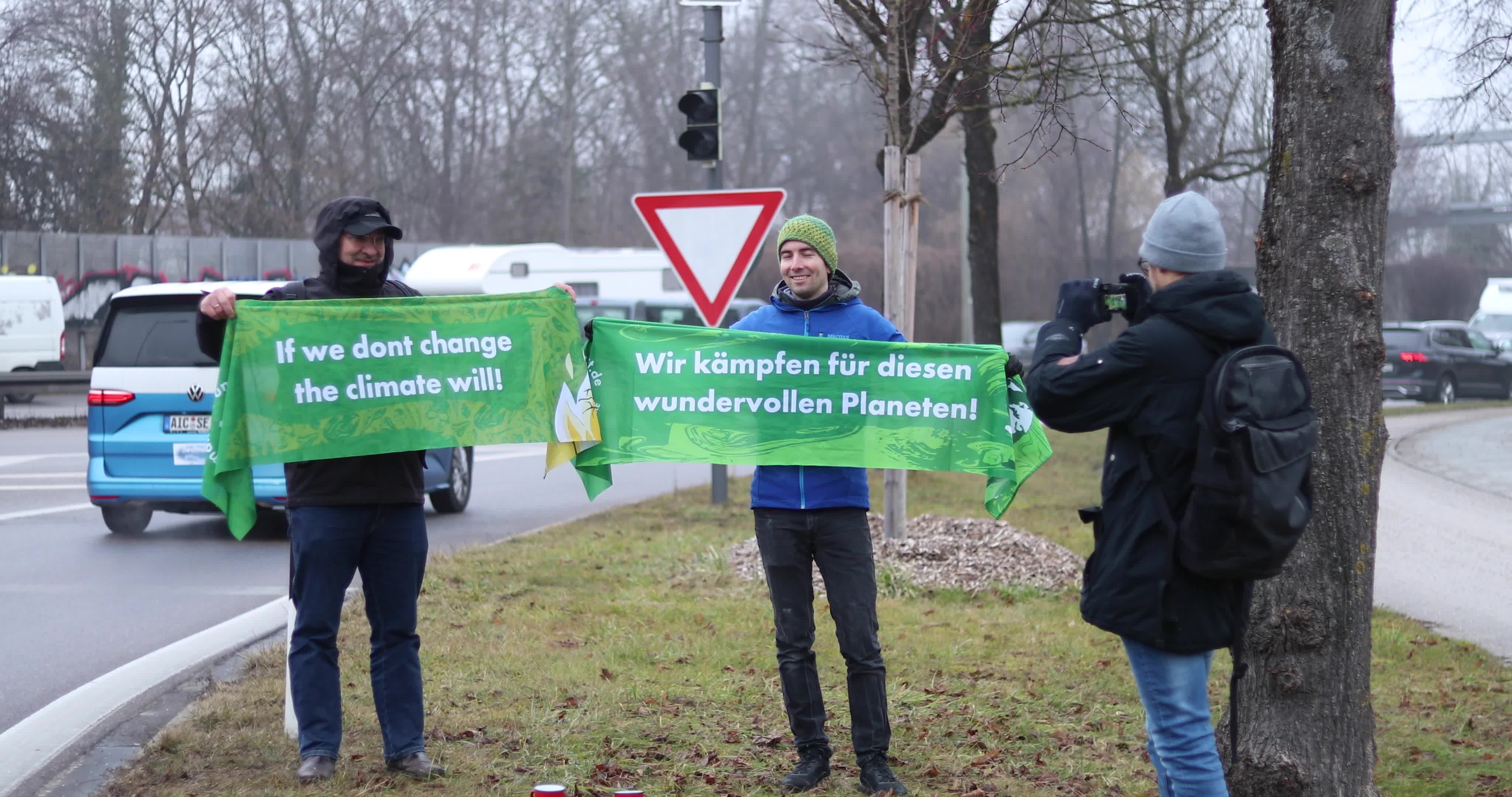 Last Generation blocks the A96 motorway exit in Munich