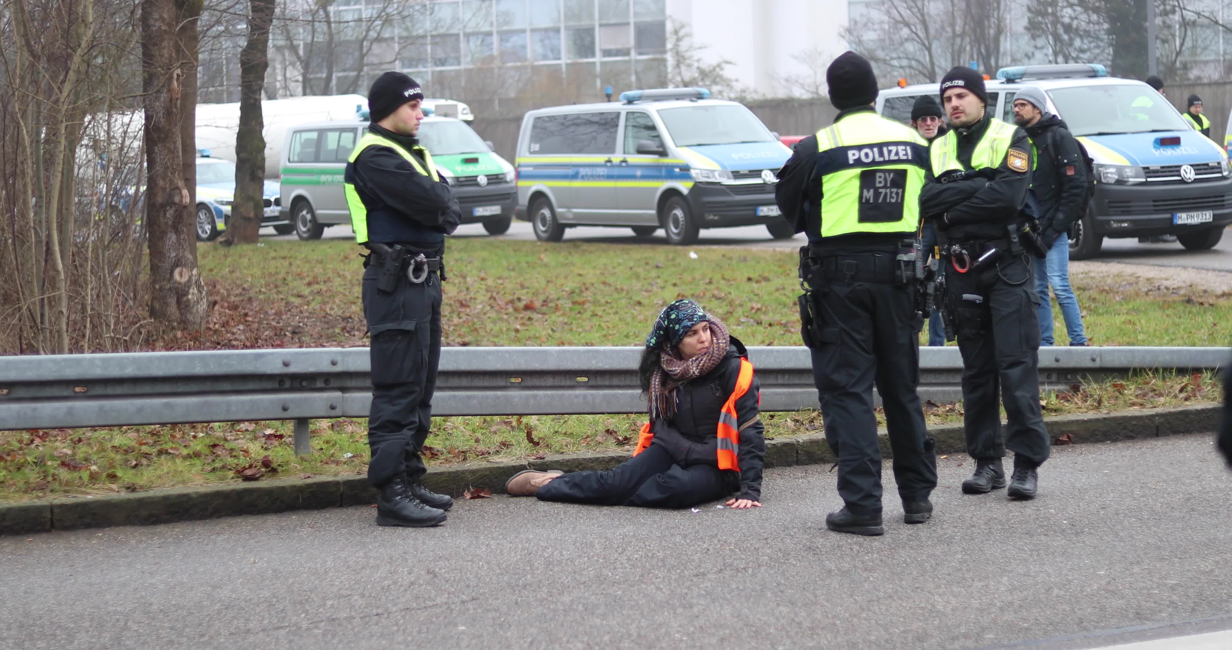 Last Generation blocks the A96 motorway exit in Munich