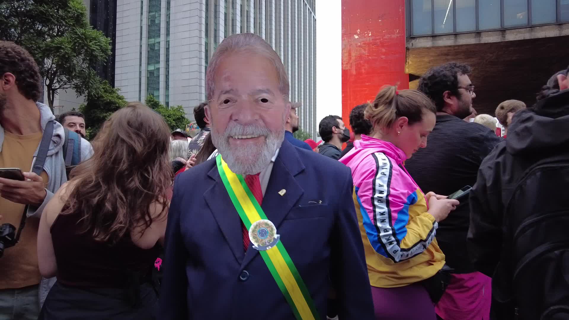 Demonstrators March in Support of Lula's Government Following Riots at Brazil's Congress