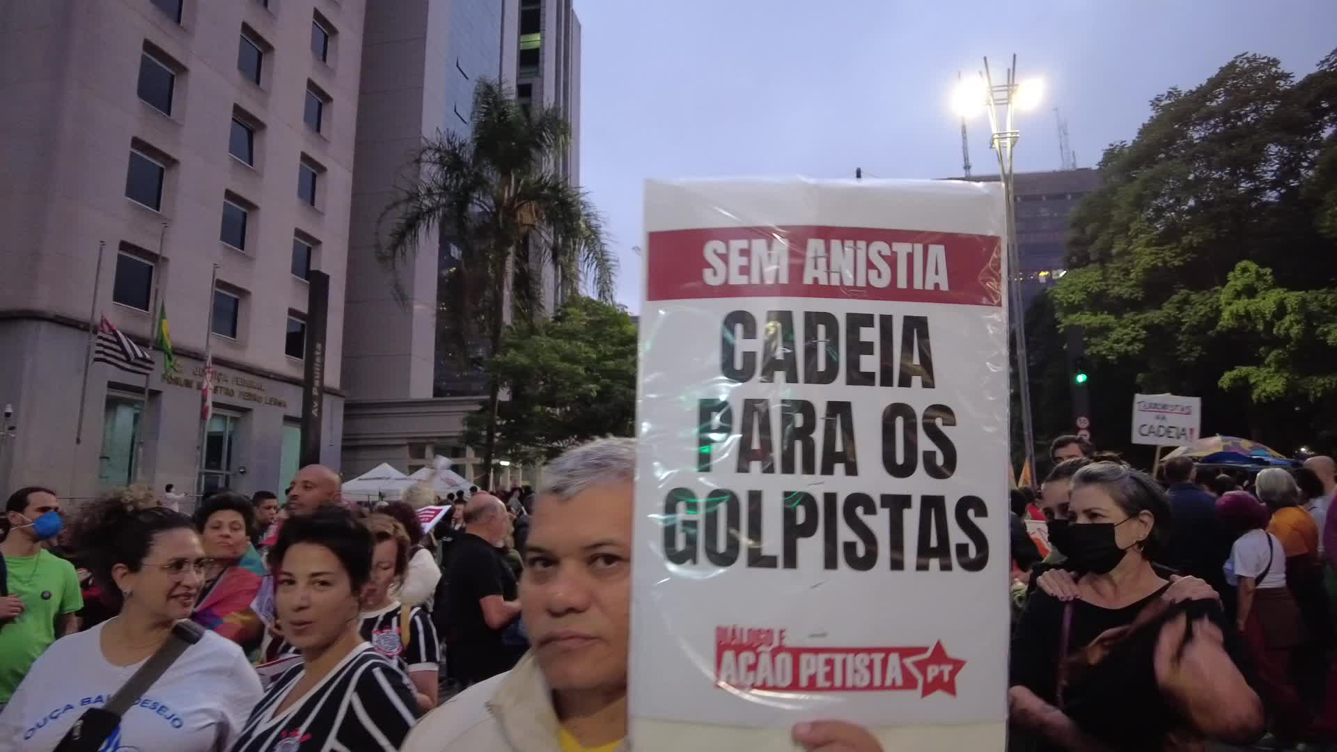 Demonstrators March in Support of Lula's Government Following Riots at Brazil's Congress