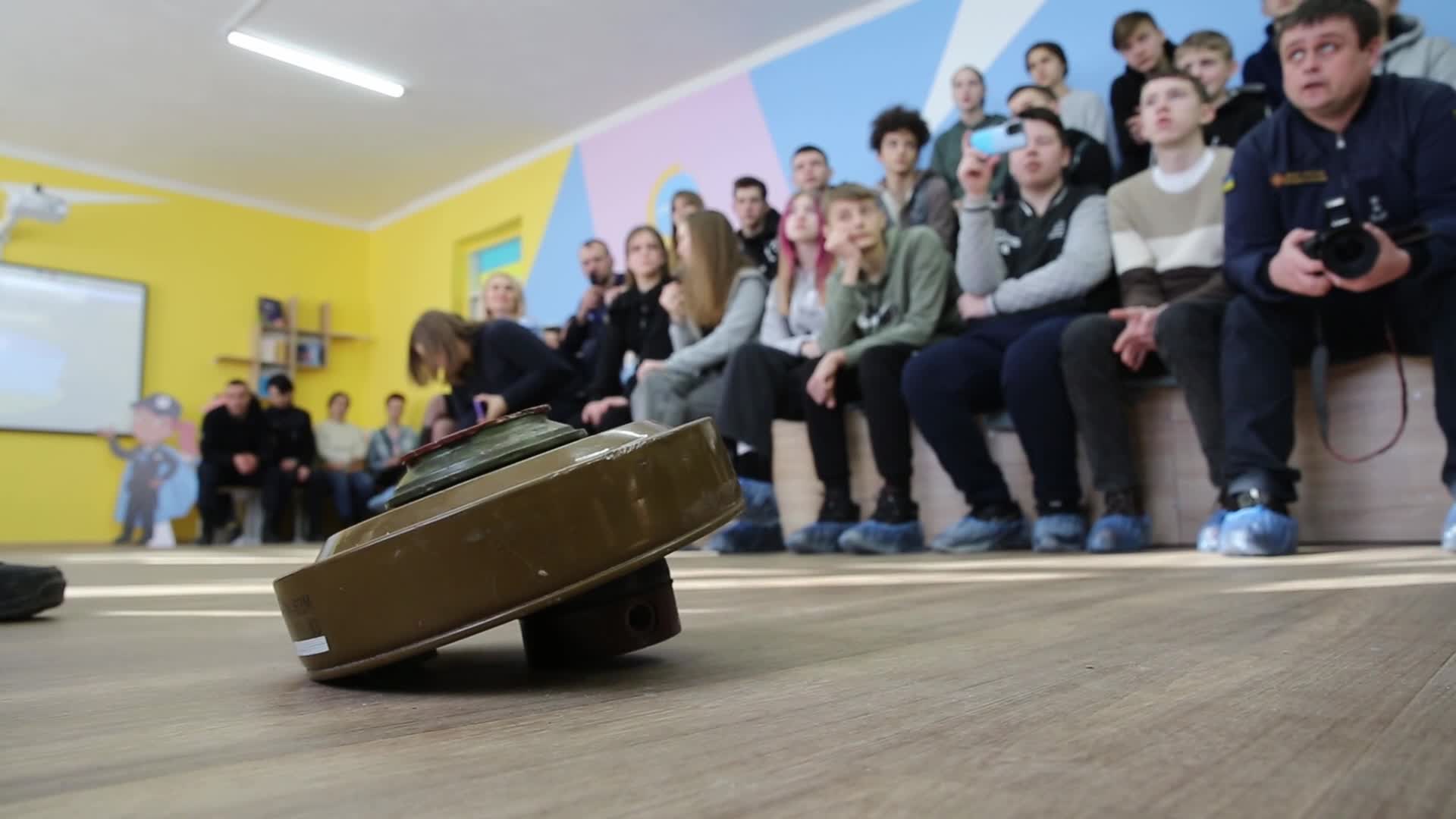 Mine and explosives safety training for school students in Ukraine