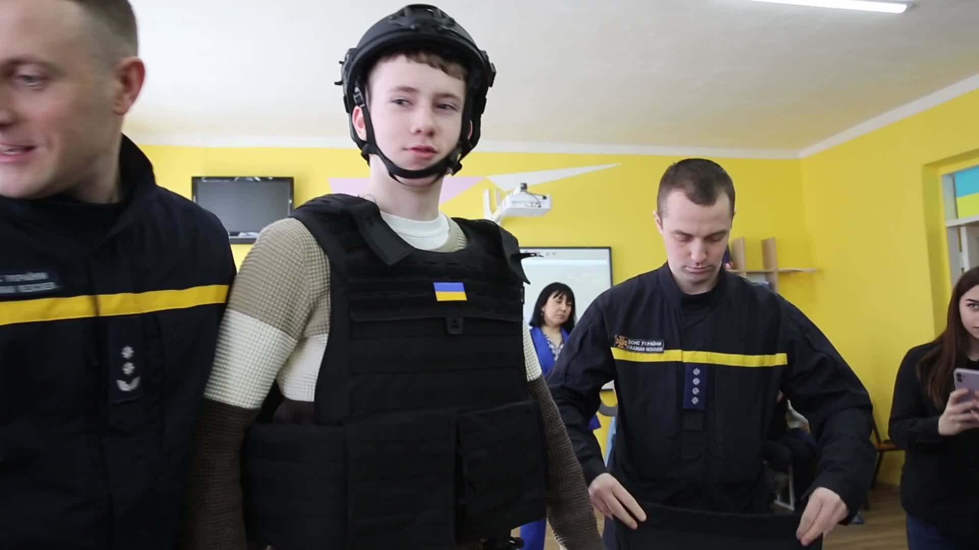 Mine and explosives safety training for school students in Ukraine
