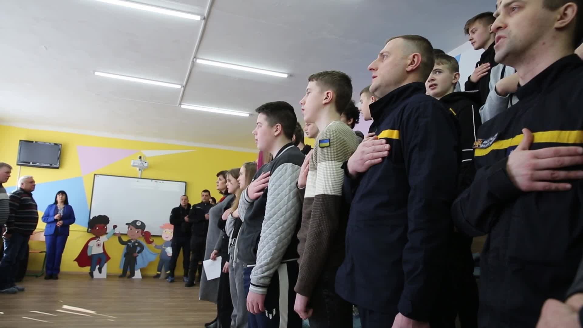 Mine and explosives safety training for school students in Ukraine