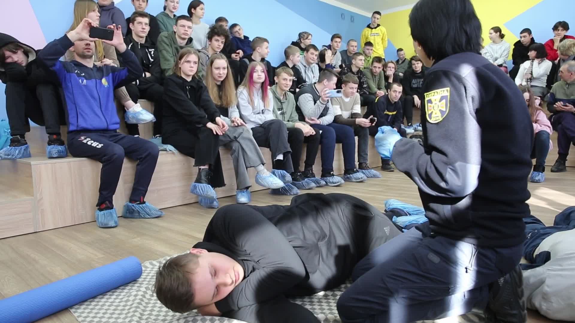 Mine and explosives safety training for school students in Ukraine