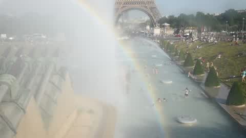 People bathe in the fountain of the Trocadero in Paris to escape the heat wave