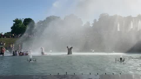 People bathe in the fountain of the Trocadero in Paris to escape the heat wave