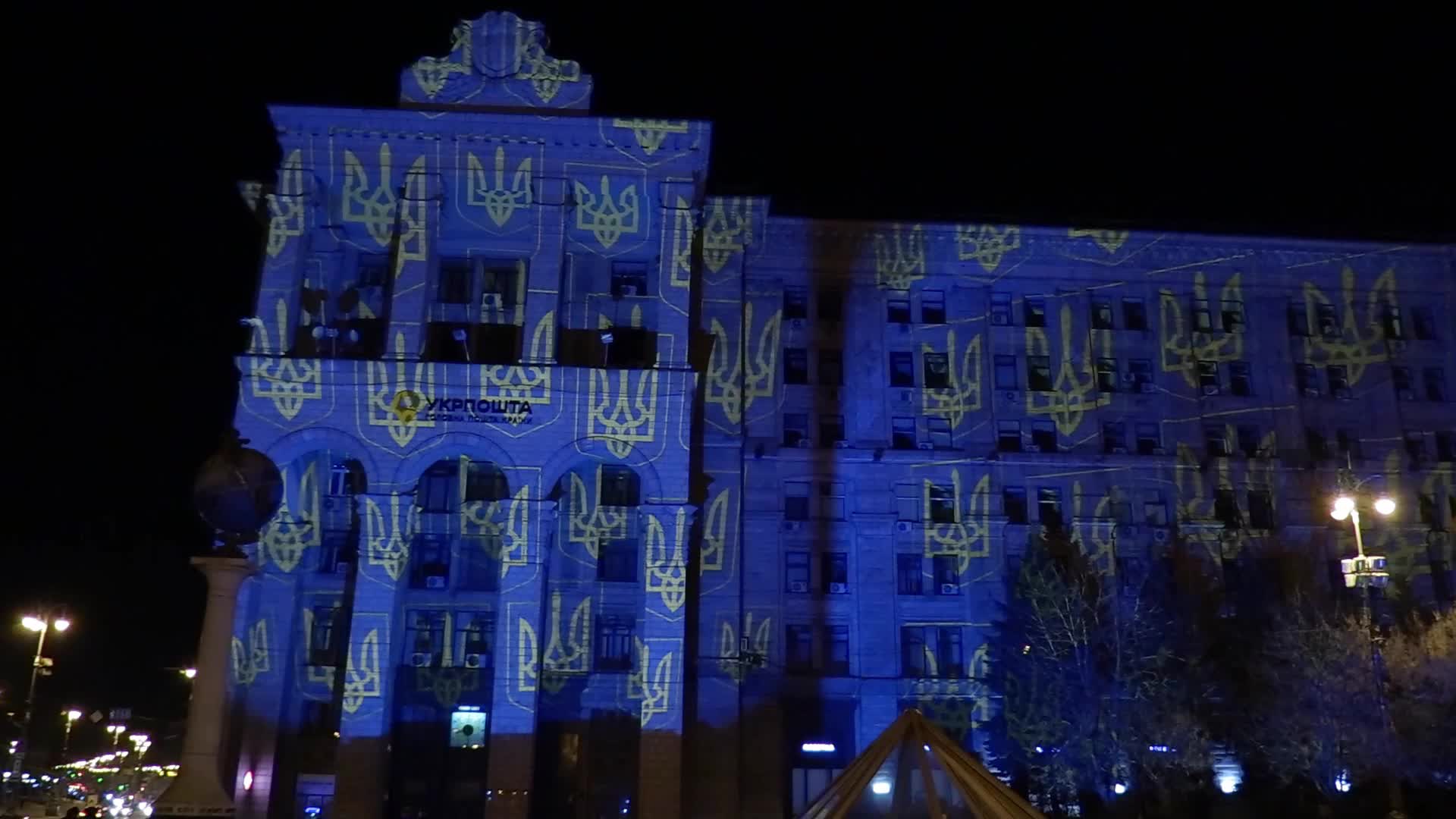 Swiss light artist Gerry Hofstetter illuminates buildings and monuments in Ukraine to commemorate the victims of Russian invasion of Ukraine.