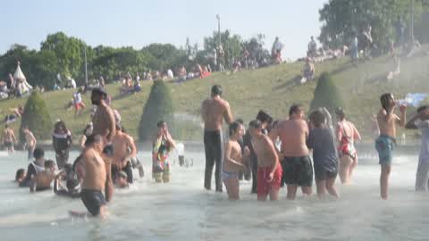 People bathe in the fountain of the Trocadero in Paris to escape the heat wave