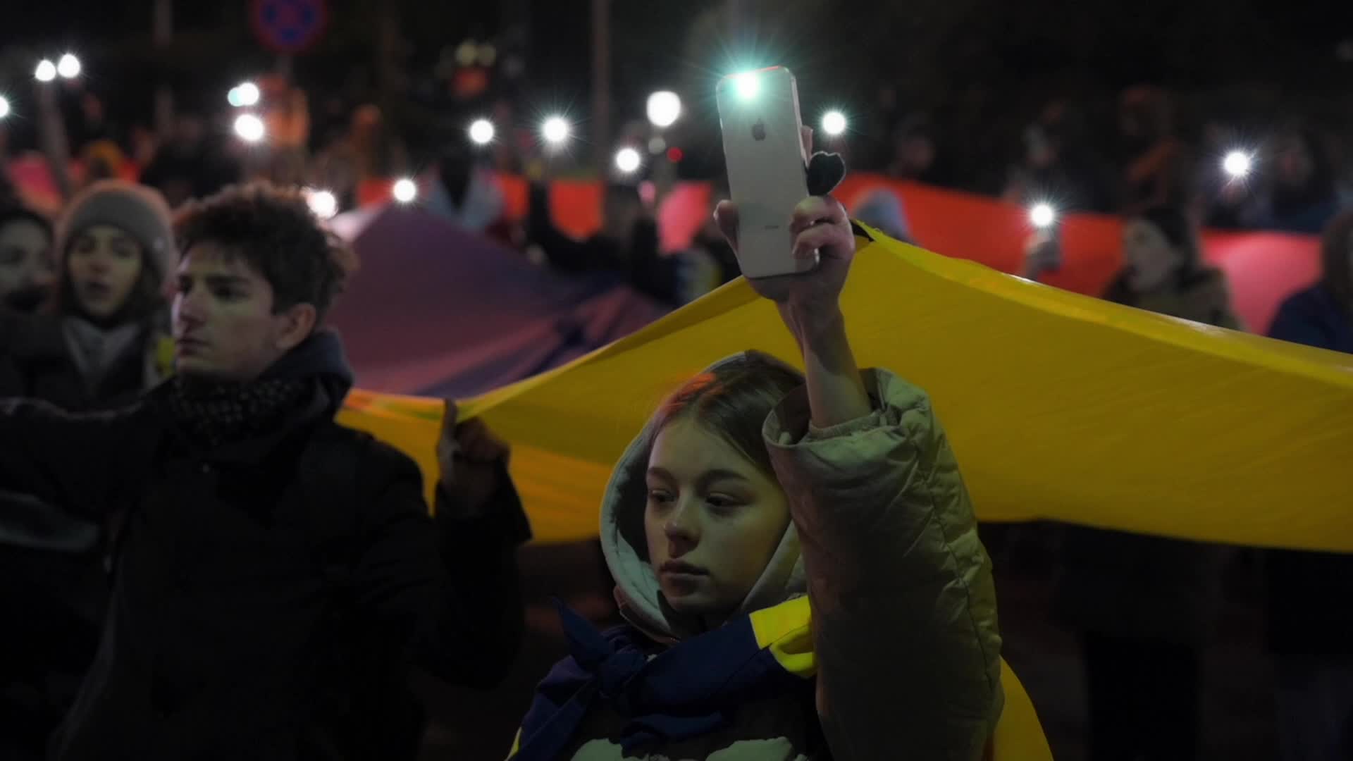 Thousands demonstrate in support of Ukraine in Warsaw 
