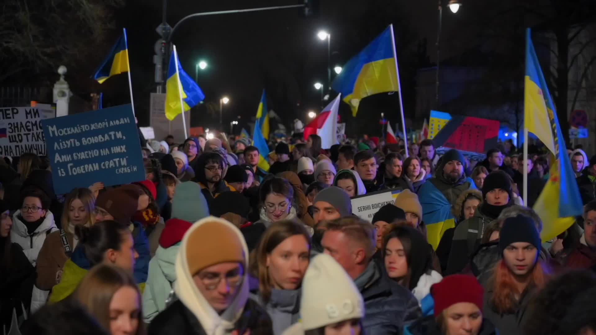 Thousands demonstrate in support of Ukraine in Warsaw 