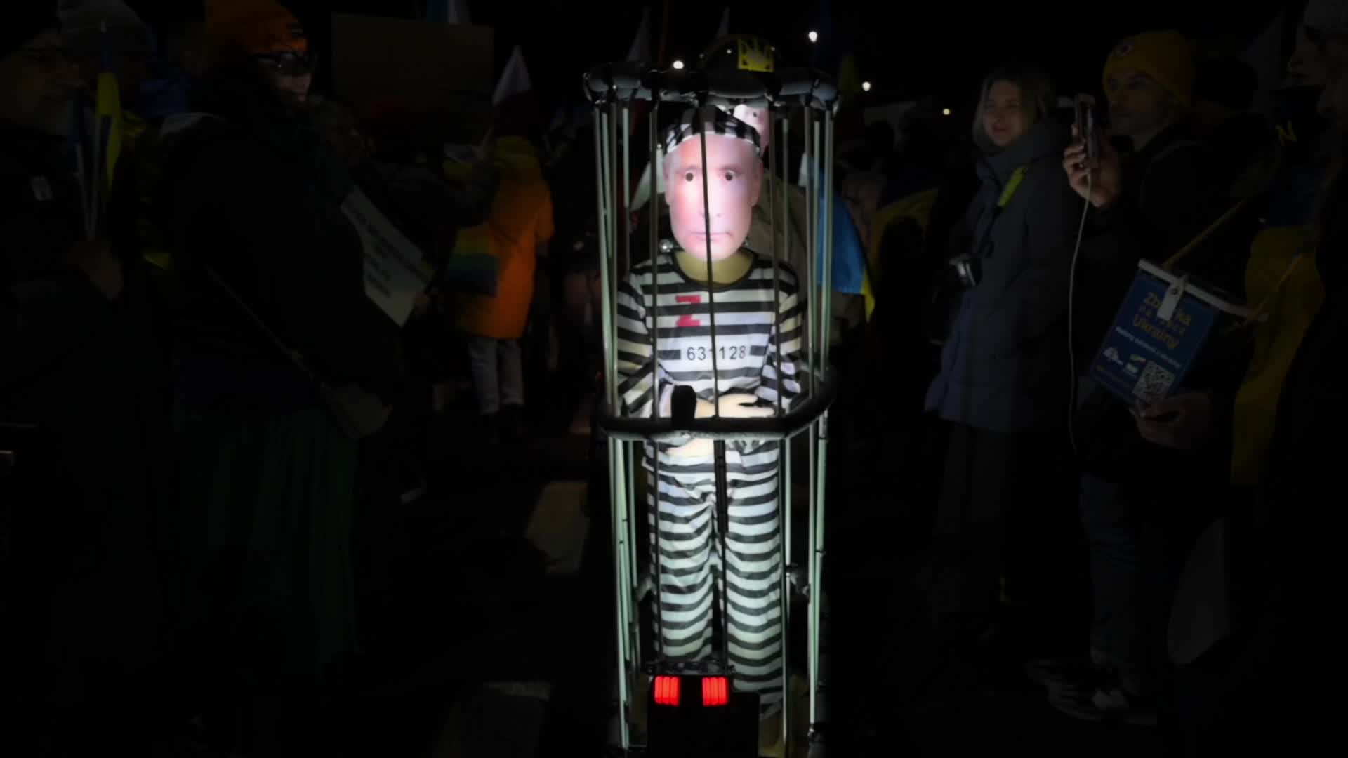 Thousands demonstrate in support of Ukraine in Warsaw 