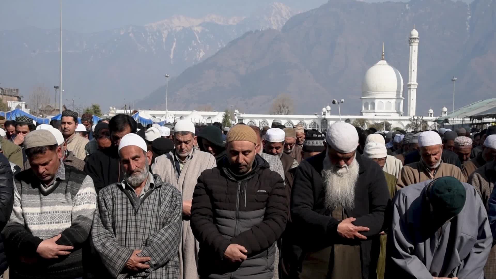 Friday following of Miraj in Srinagar, India