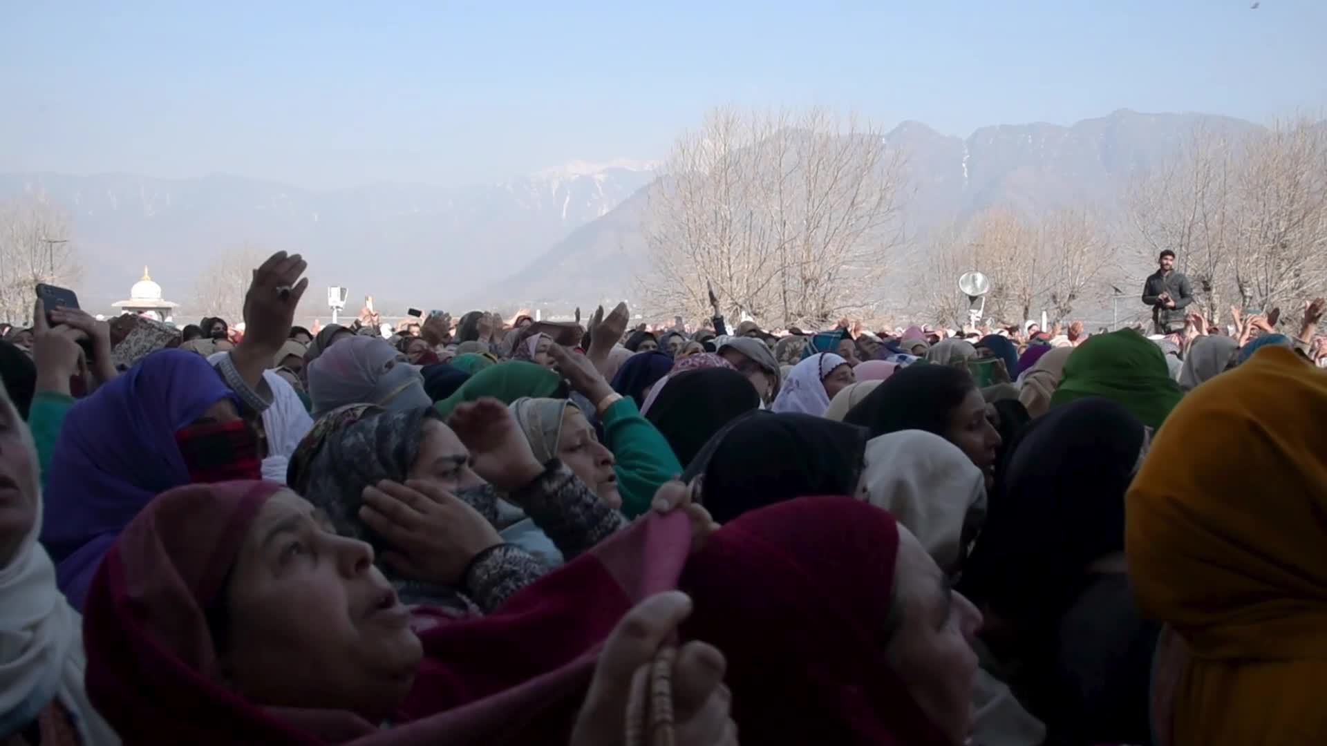 Friday following of Miraj in Srinagar, India