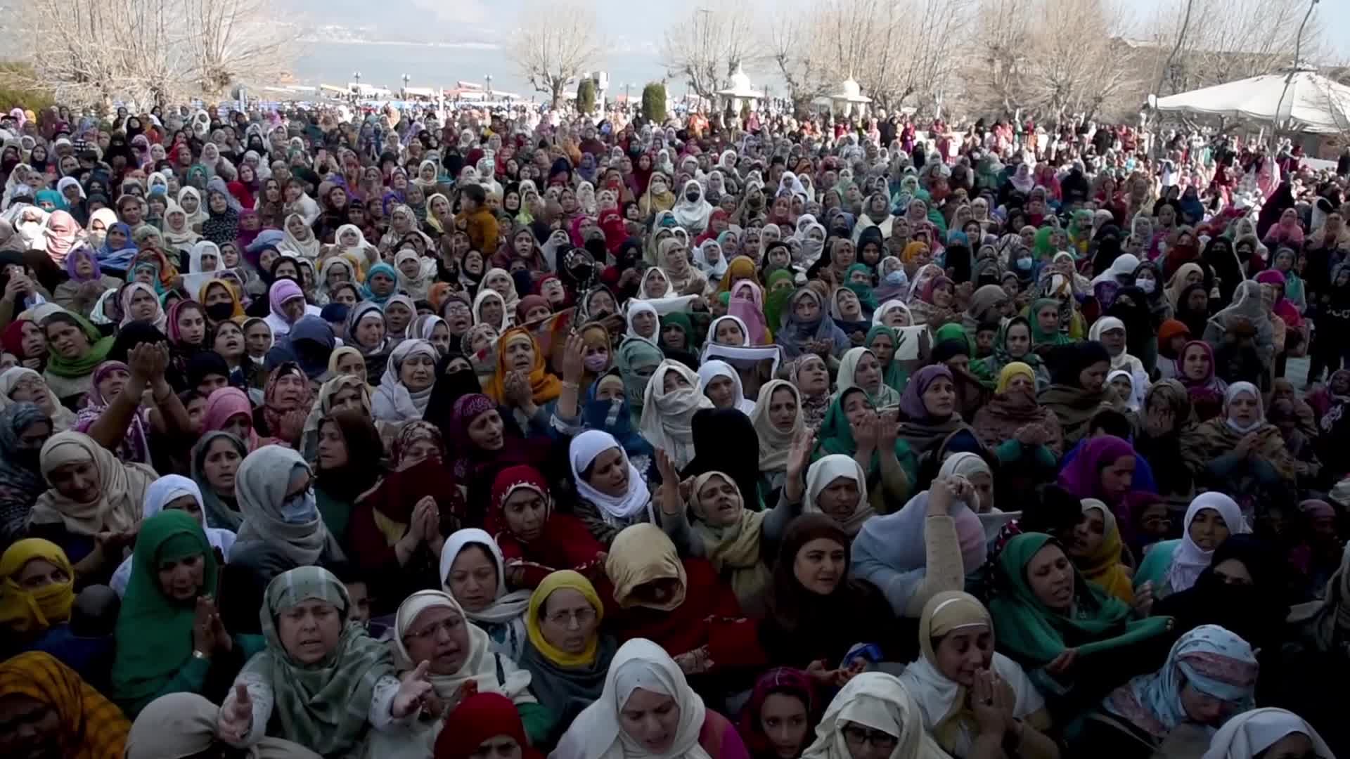 Friday following of Miraj in Srinagar, India
