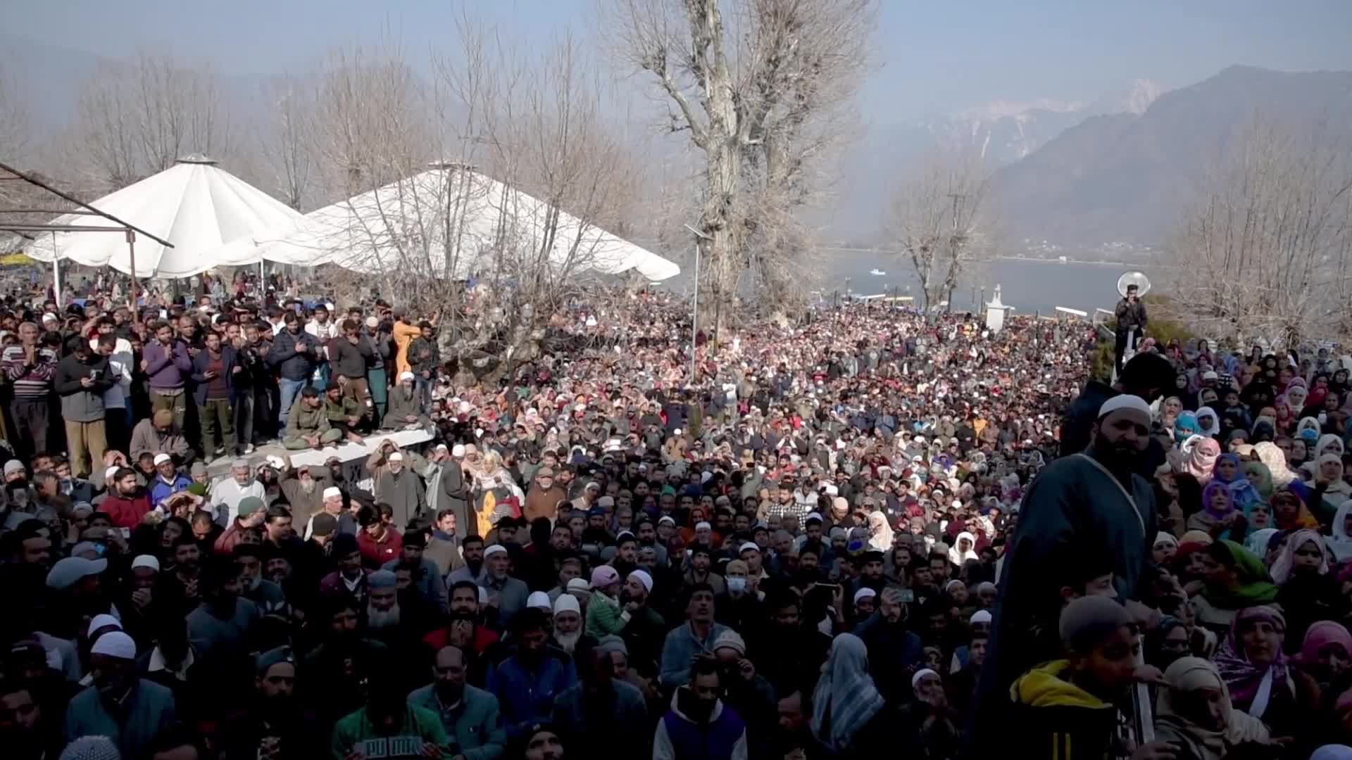 Friday following of Miraj in Srinagar, India