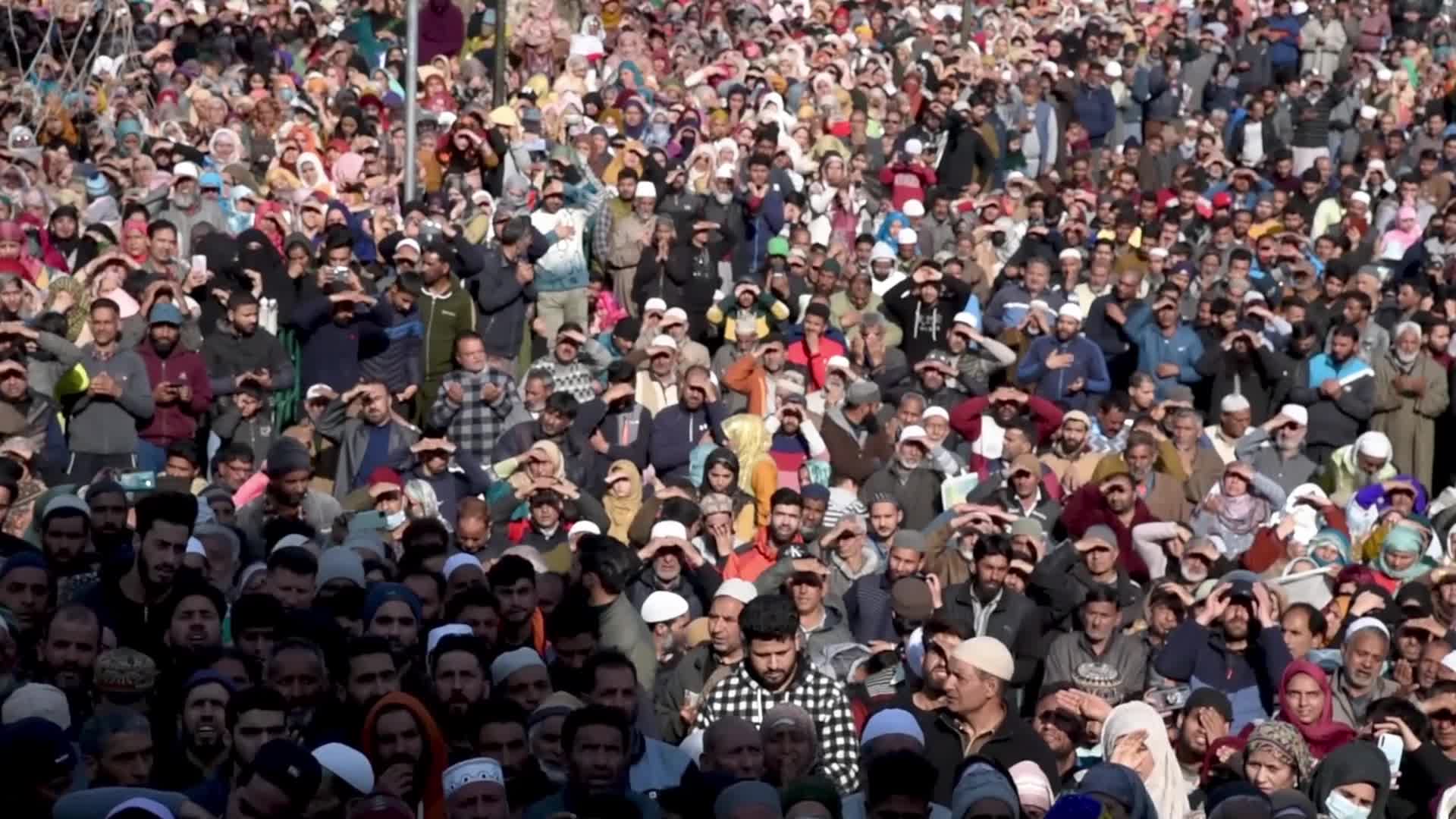 Friday following of Miraj in Srinagar, India