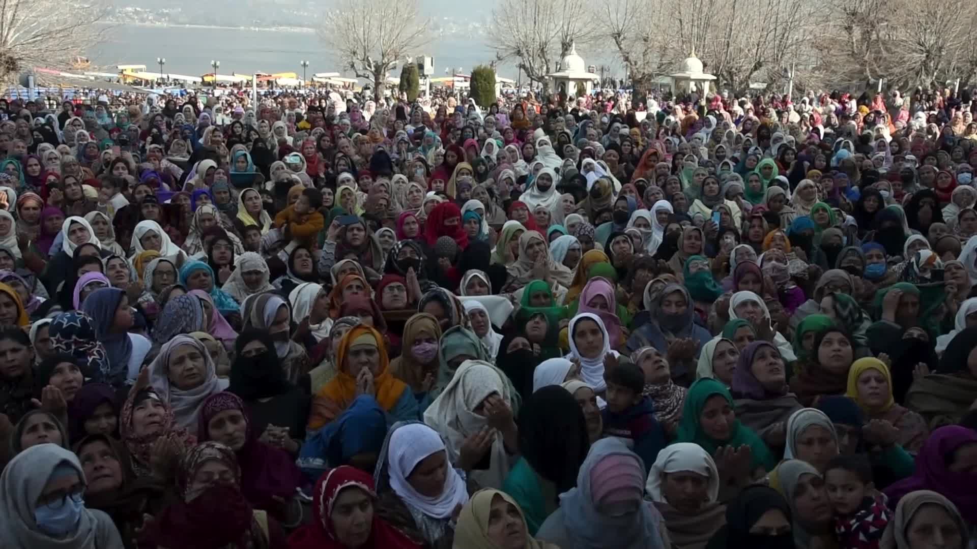 Friday following of Miraj in Srinagar, India